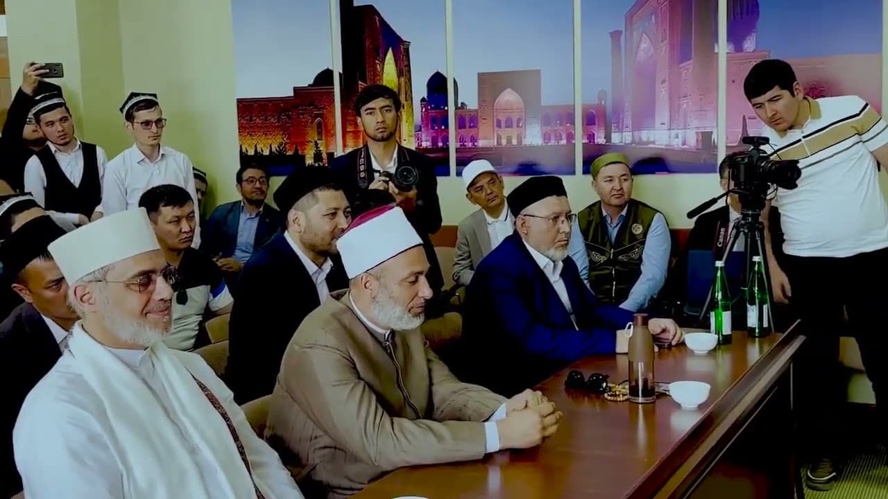 الحديث المسلسل بالأولية والمحبة وإسناد صحيح البخاري بالإجازة