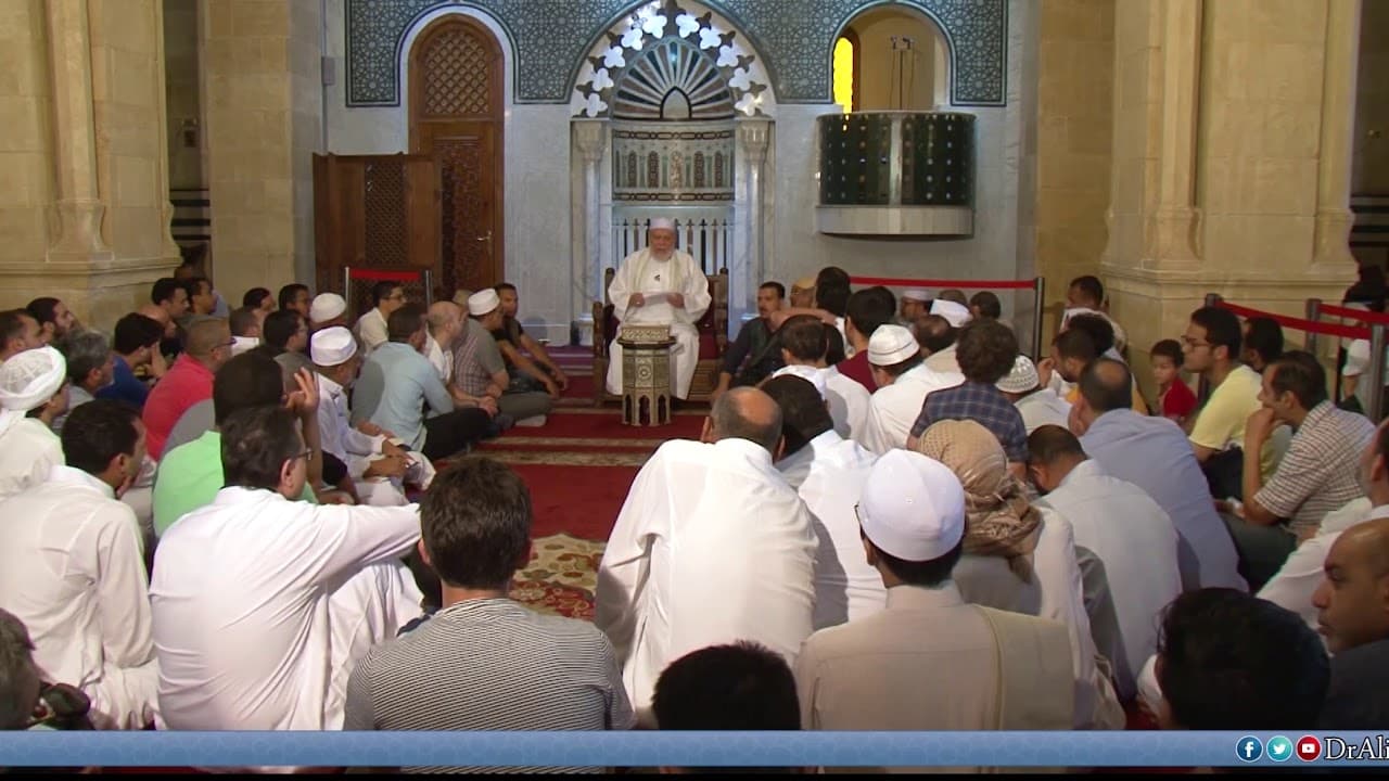 حكم إخراج زكاة الفطر على العاملين الفقراء في المصالح والمؤسسات