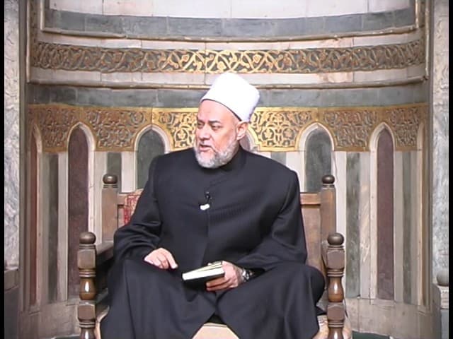 قبلة المسلمين واستقبال القبلة وحدود الانحراف الجائز في الصلاة