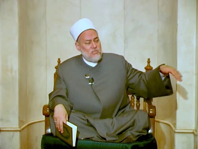 معنى القنوت في الصلاة والصلاة الوسطى وأحكام صلاة الخوف في الإسلام