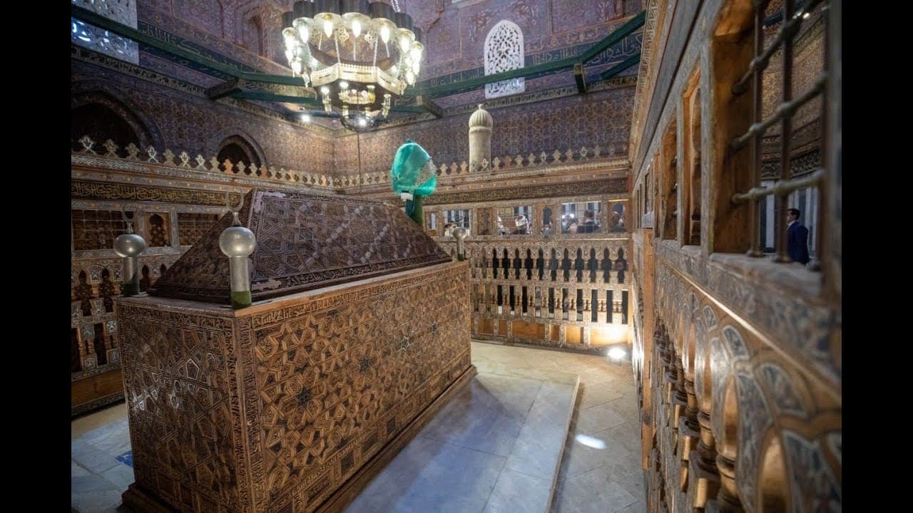 سيرة الإمام الشافعي ونسبه مع النبي ﷺ وحياته باختصار