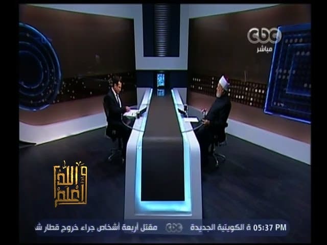 الخشوع في الصلاة وعلاجه وحكم القراءة من المصحف ومعنى الصلاة على النبي