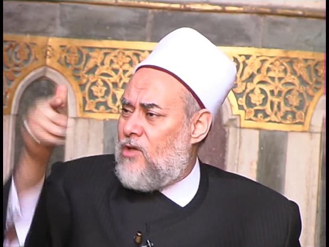 واتخذوا من مقام إبراهيم مصلى ومعنى البيت مثابة للناس وأمنا