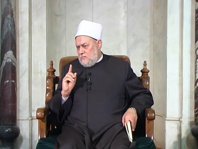 لمس المرأة ينقض الوضوء بين مذهب أبي حنيفة والشافعي في تفسير آية الملامسة