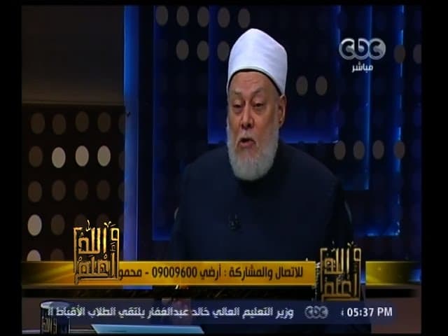 حكم الصلاة بالحذاء وخروج المرأة في عدة الوفاة وطلاق المكره