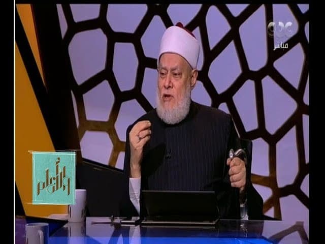 حكم خلع الحجاب وزكاة المال المدخر في البنك وأحكام متنوعة في الفقه الإسلامي