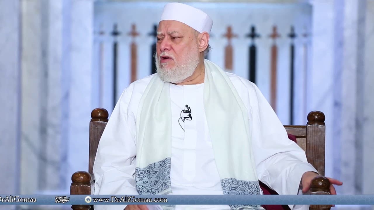 حكم صلاة الجمعة على المرأة في المسجد والبيت وما يترتب عليها