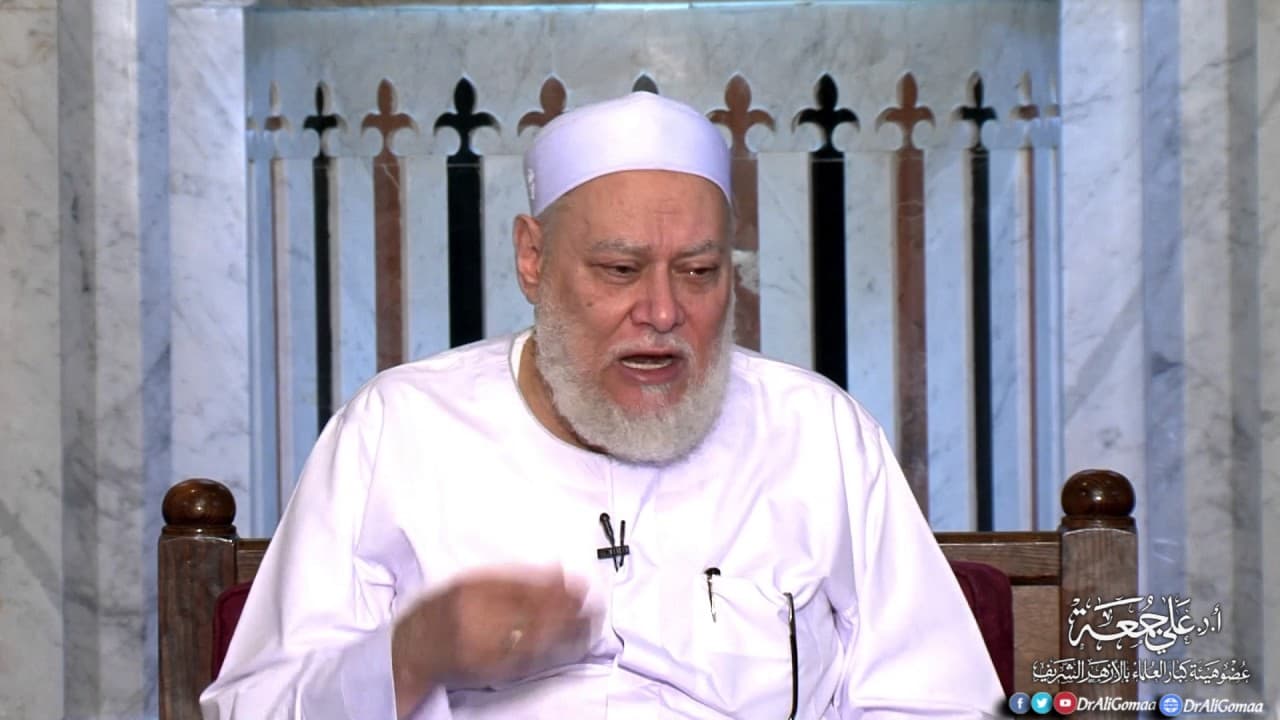 حكم تخفيف الحجاب أمام أهل الزوج والسكن معهم في البيت