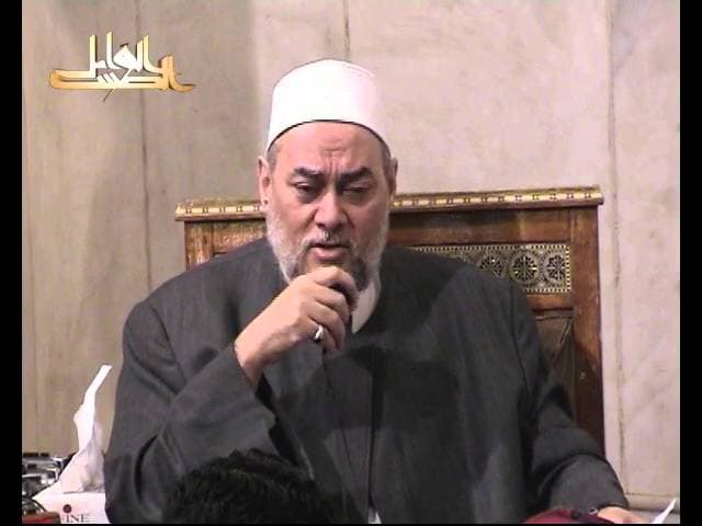 حكم تعمد قراءة سورة المسد وسورة عبس في الصلاة وأثره على الإيمان