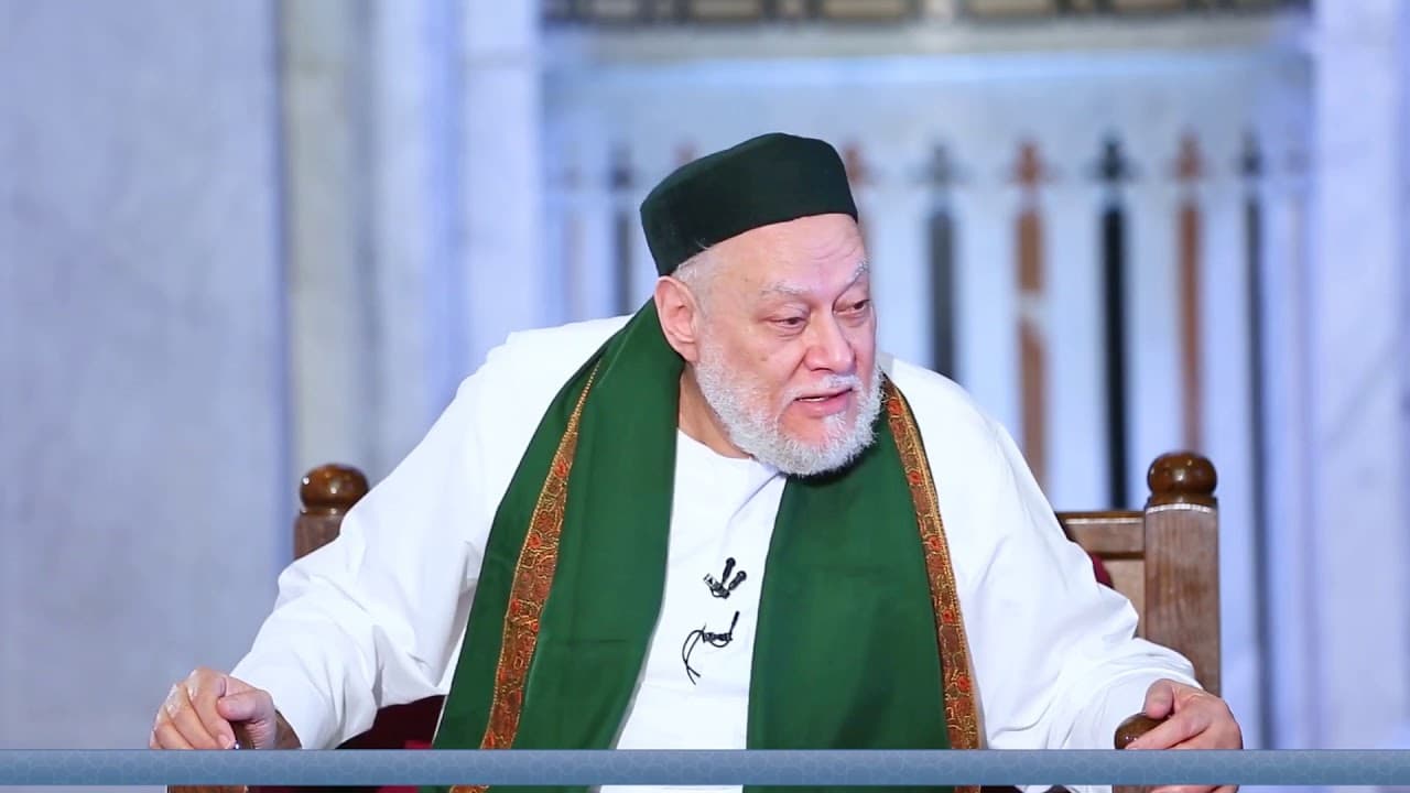 الفتح على الإمام وأحكامه عند نسيان الآية وجواز القراءة بلا تتالٍ