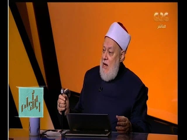 الصلاة في القطار جالسا والفرق بين الزكاة والصدقة وأحكام المال