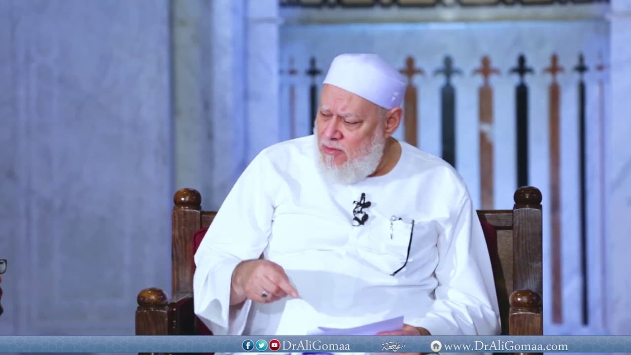 حكم القراءة من المصحف في الصلاة المفروضة وغيرها عند الفقهاء