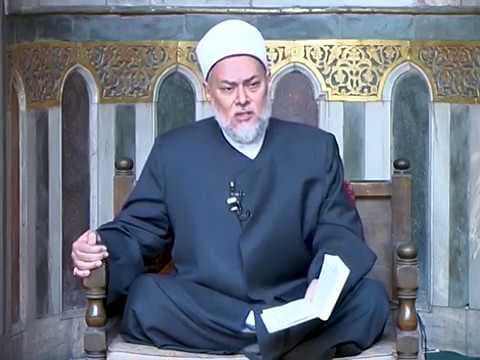 لا يتخذ المؤمنون الكافرين أولياء من دون المؤمنين ووحدة الأمة ومراتب القصد