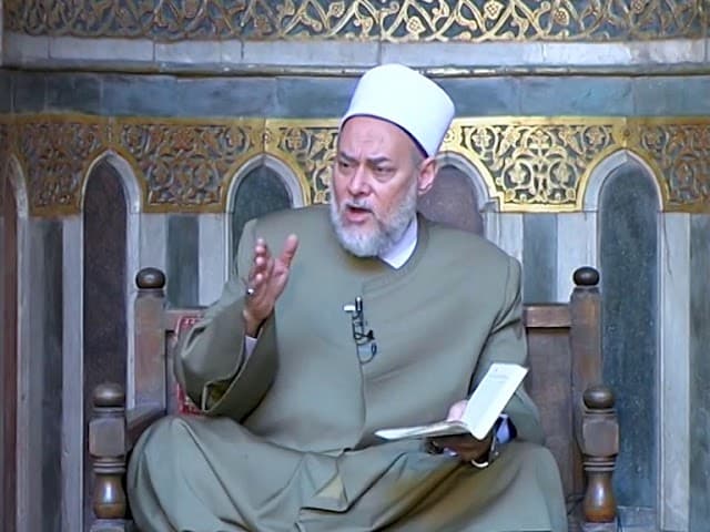 تفسير سورة آل عمران في اصطفاء مريم عليها السلام وبلاغة القرآن الكريم