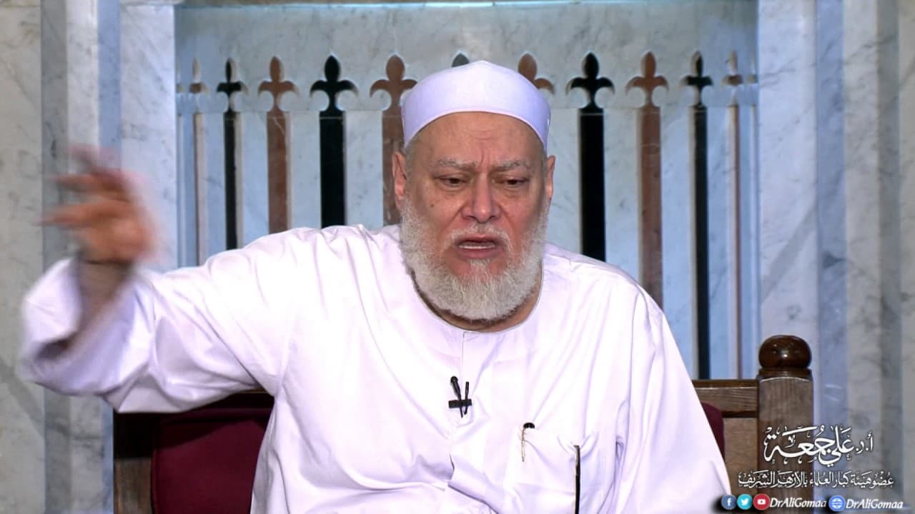 حكم أخذ الإكرامية من الزبائن رغم منع الإدارة وشروط عقد العمل