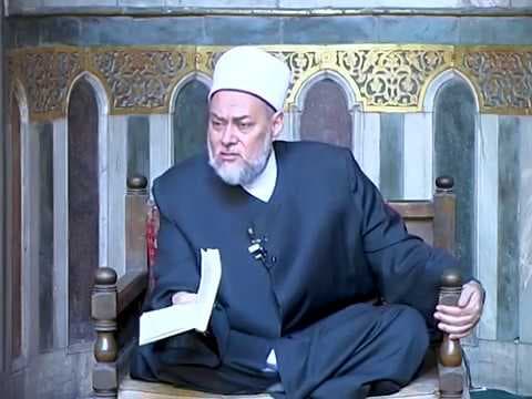 لا يتخذ المؤمنون الكافرين أولياء من دون المؤمنين وحكم التعايش مع غير المسلمين